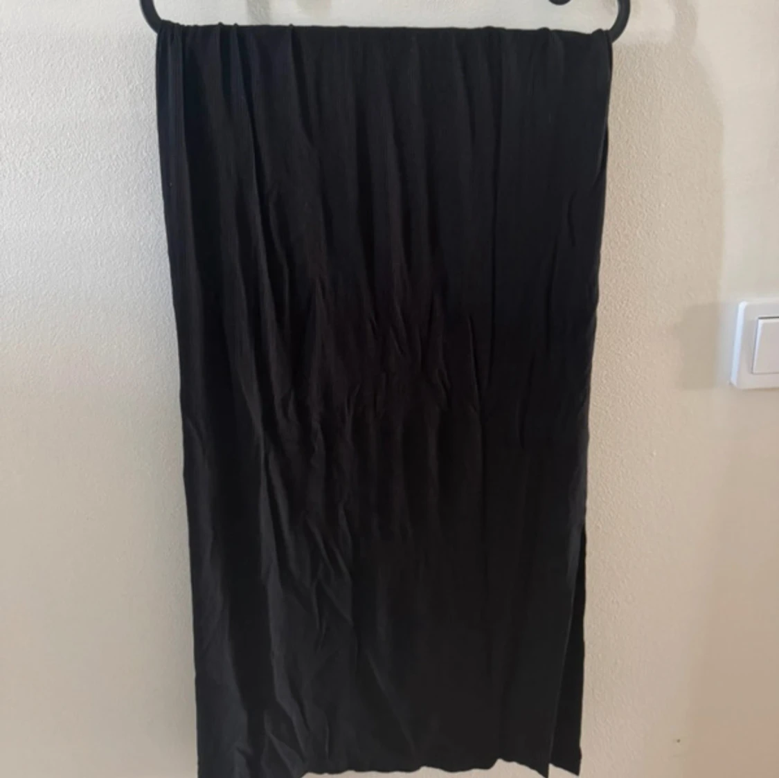 Svart långkjol med slits