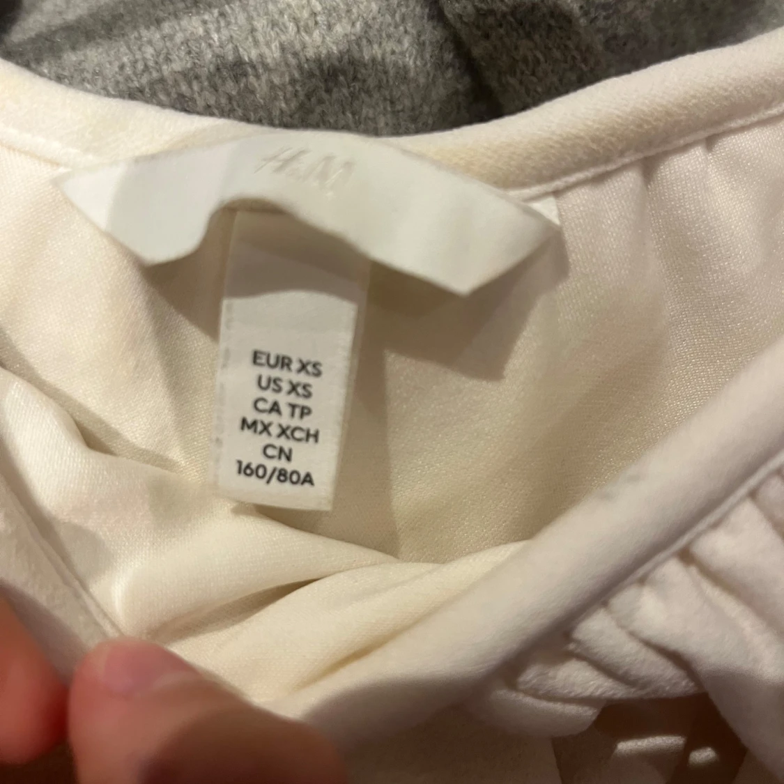 Vit offshoulder topp med volang H&M XS - 2