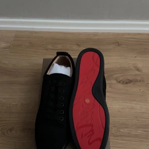 Loub skor - Loub skor i storlek 43 men passar 42 fint. Jättefina skor köp! Pris kan diskuteras.