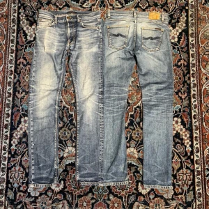 Vintage nudie jeans - Helt galna fades på dessa vintage nudie jeans! Dema är modellen Lean Dean alltså en slim modell! Mått: Midja: 40cm Längd: 100cm Benöppning: 16cm