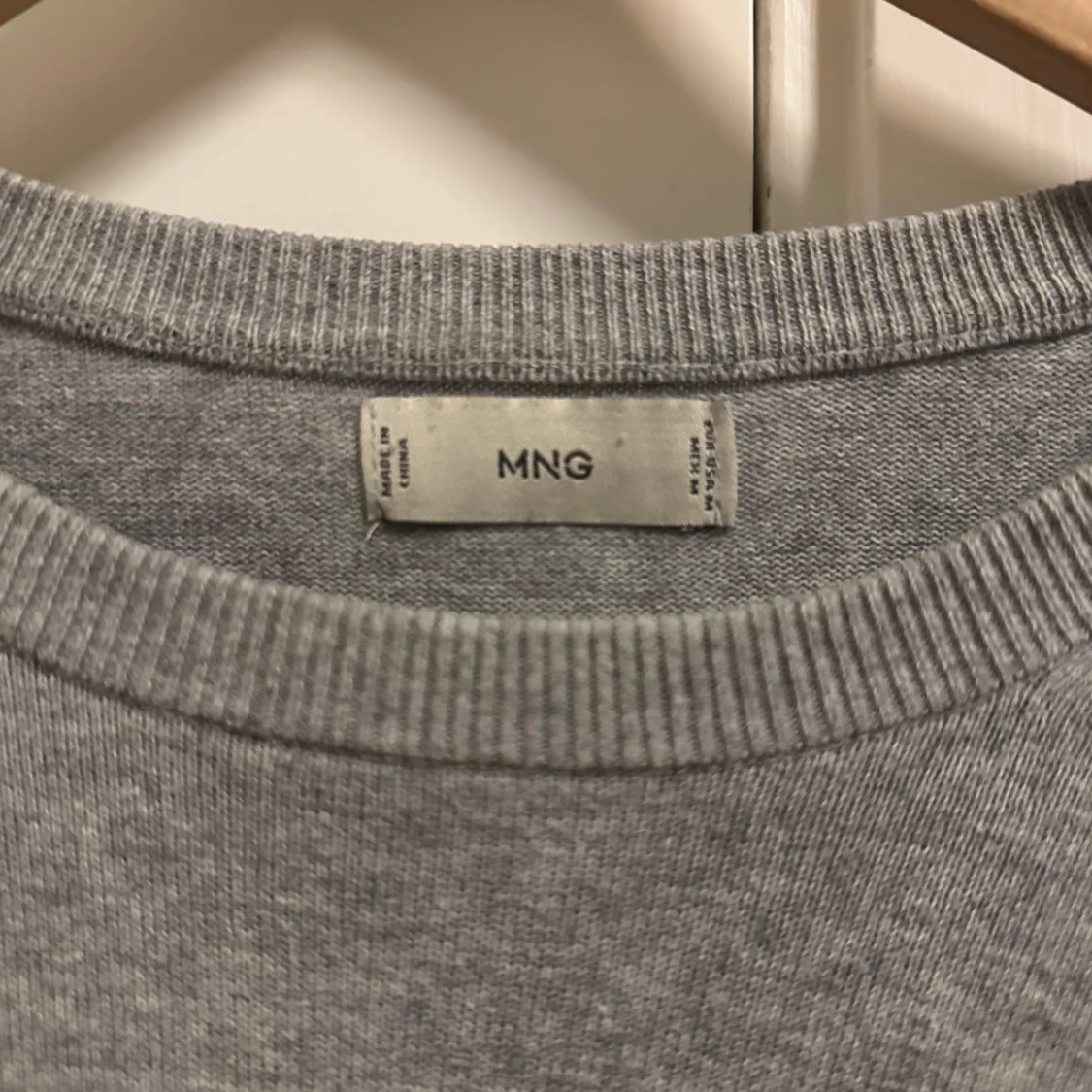 Grå bomullströja från MNG - 1