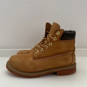 Timberland skor  - Snygga Timberland skor i storlek 40.                             Skick 9,5/10 bara använda 1-2 gånger