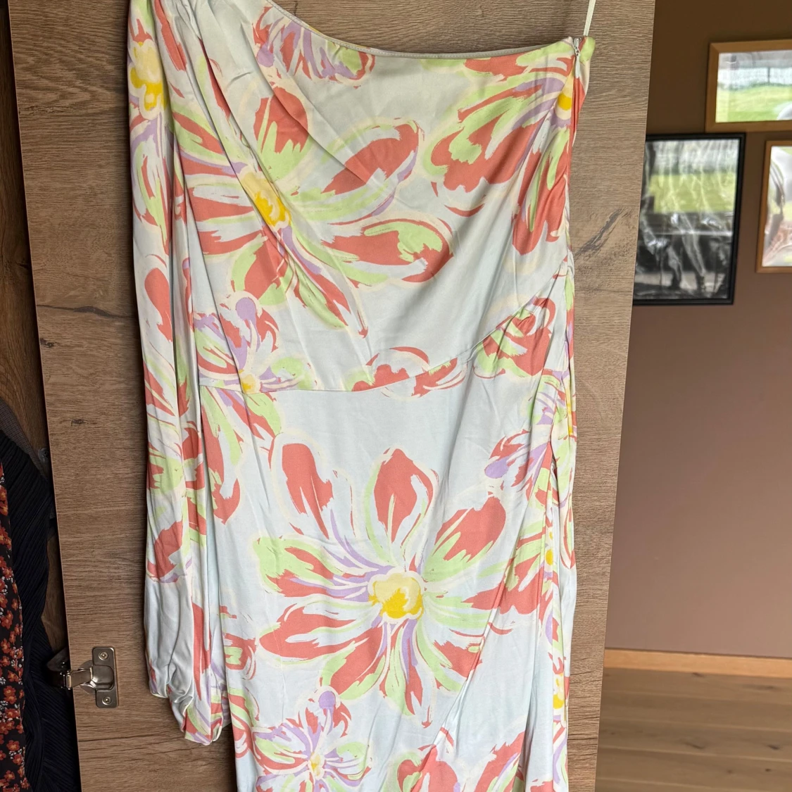 Långklänning By Malina med volang - 1