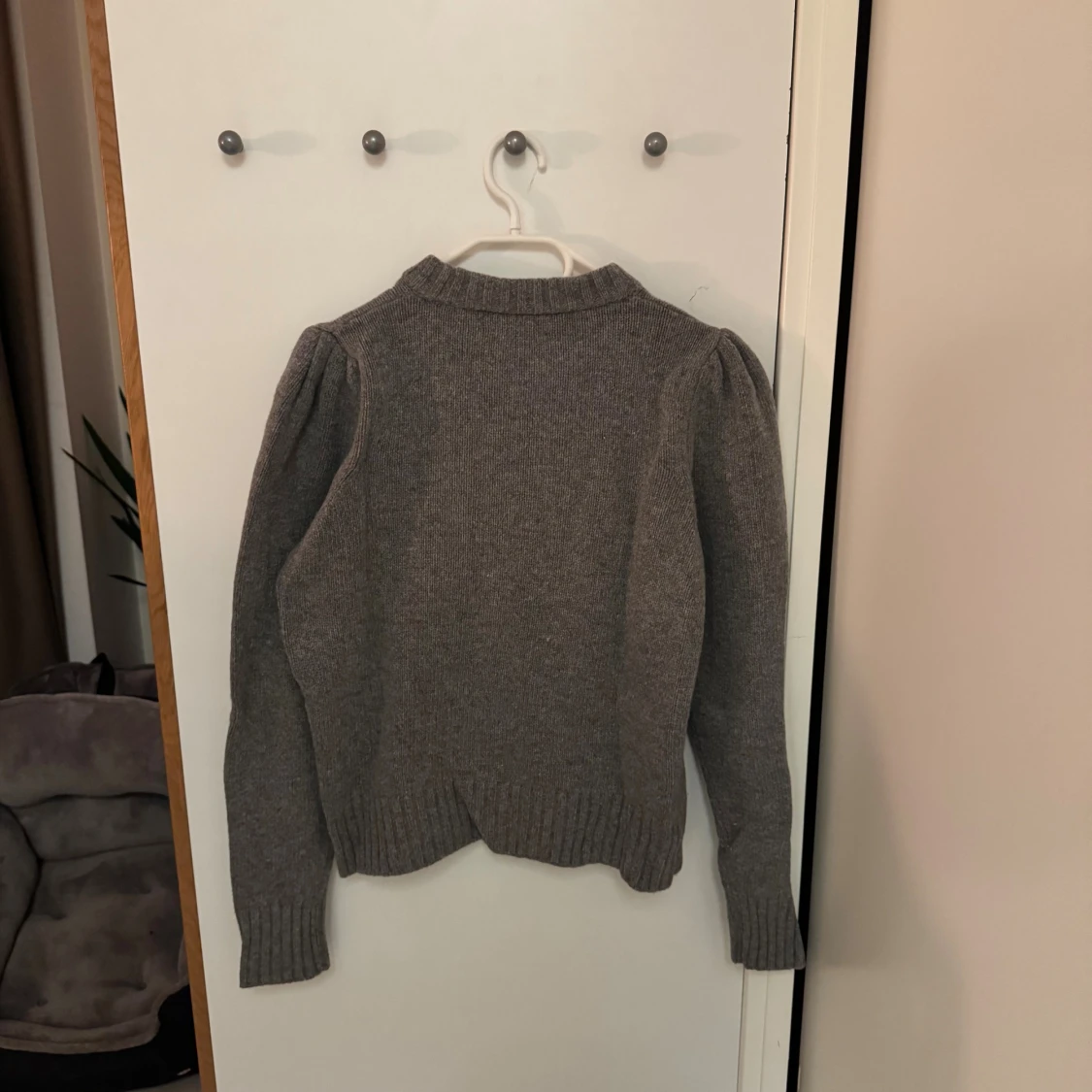 Grå stickad tröja från Ganni - 1