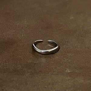 Assymetrical Flow - Smooth, sculptural form — minimal and sleek. Adjustable