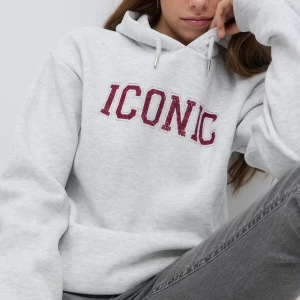 Iconic Hoodie - Gina Tricot - Säljs då den inte används - helt slutsåld. Ny pris 249 kr!! Hör av dig för bilder!
