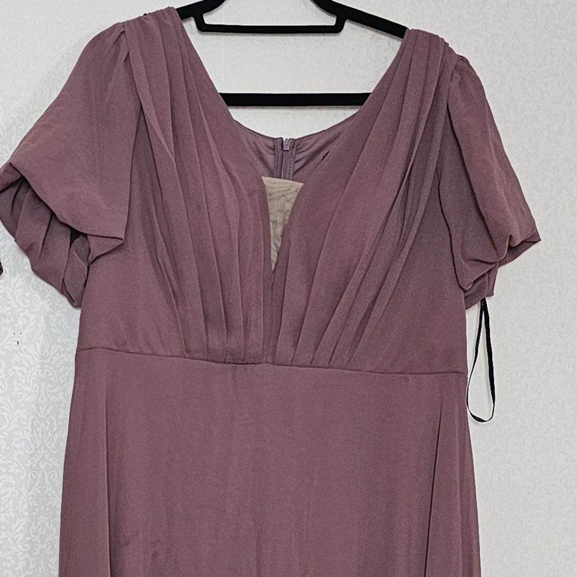 Ljuslila långklänning med v-ringning