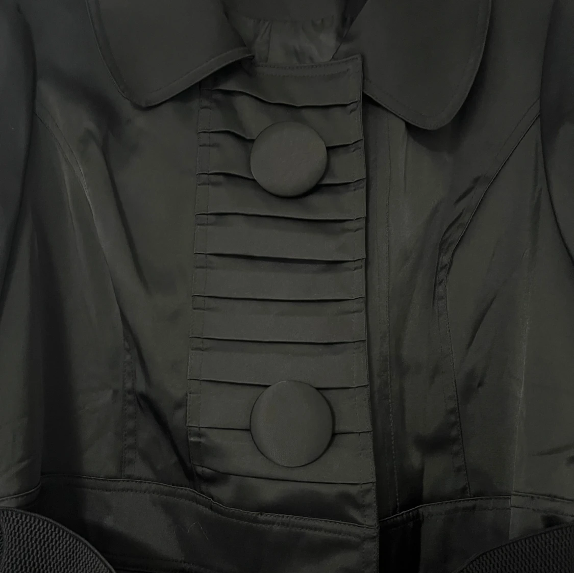 Svart trenchcoat med bälte  - 2