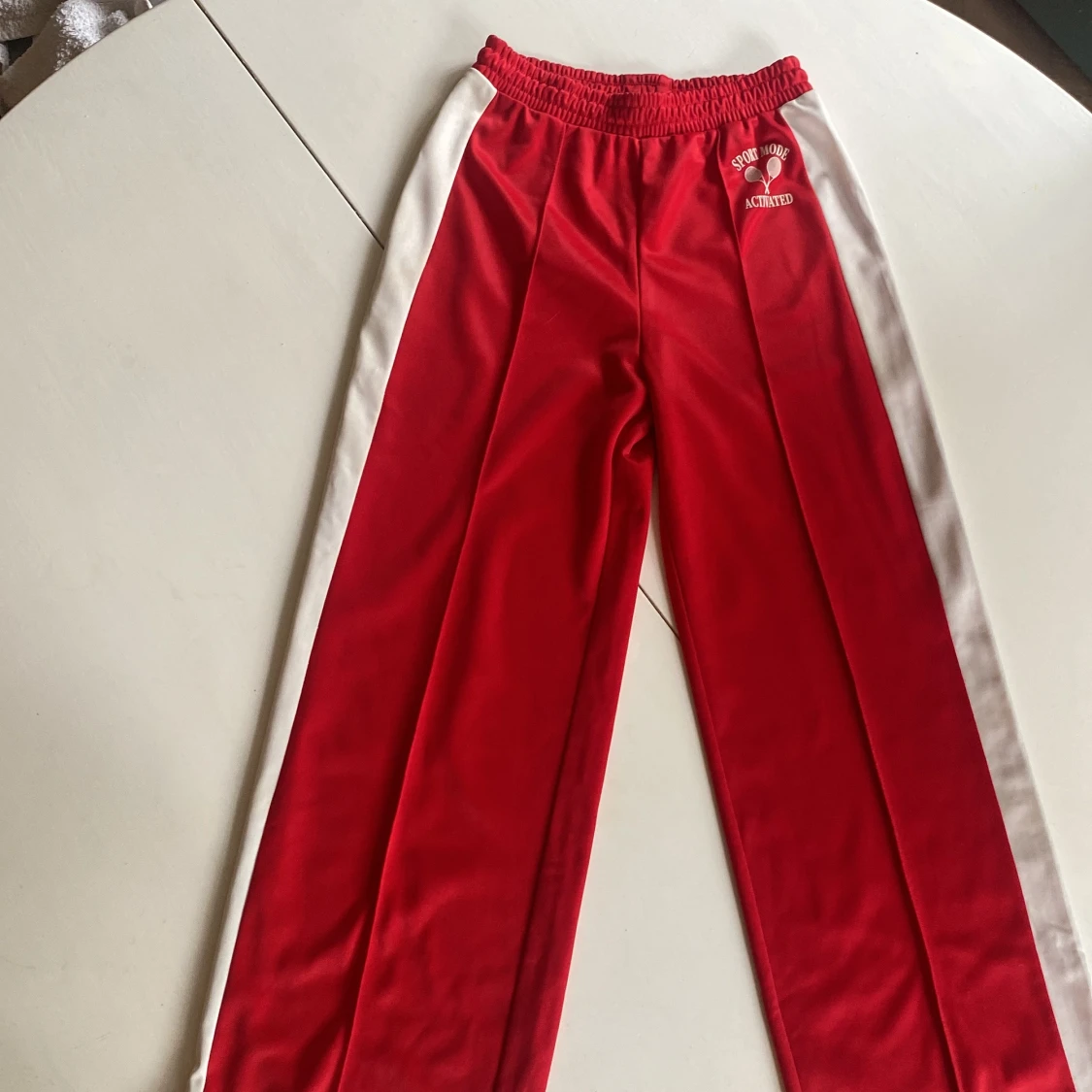 Röda sportiga byxor från H&M