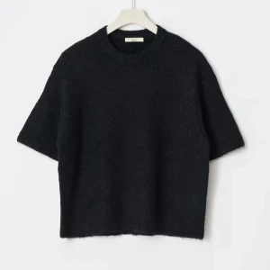 Stickad tröja  - Svart stickad tröja/topp från Gina, helt slutsåld !👩‍❤️‍💋‍👩knappt använd 