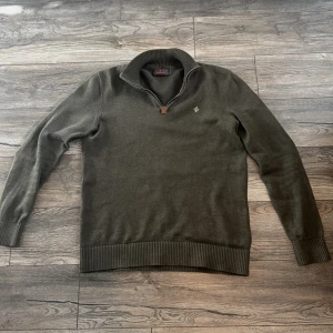 Olivgrön stickad tröja från Morris - Snygg olivgrön stickad tröja från Morris i storlek S, pris kan diskuteras 