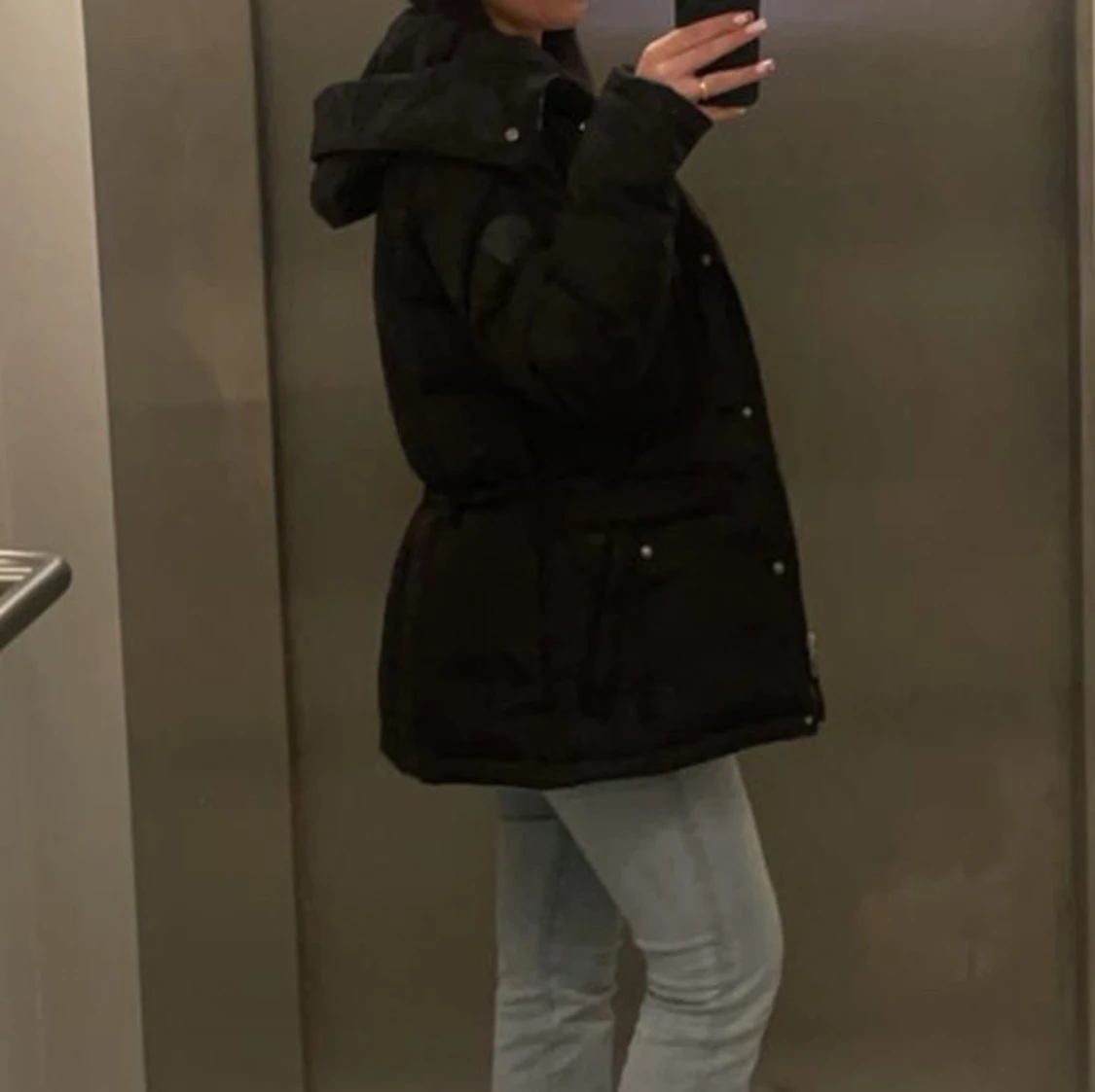 Svart pufferjacka med huva - 3