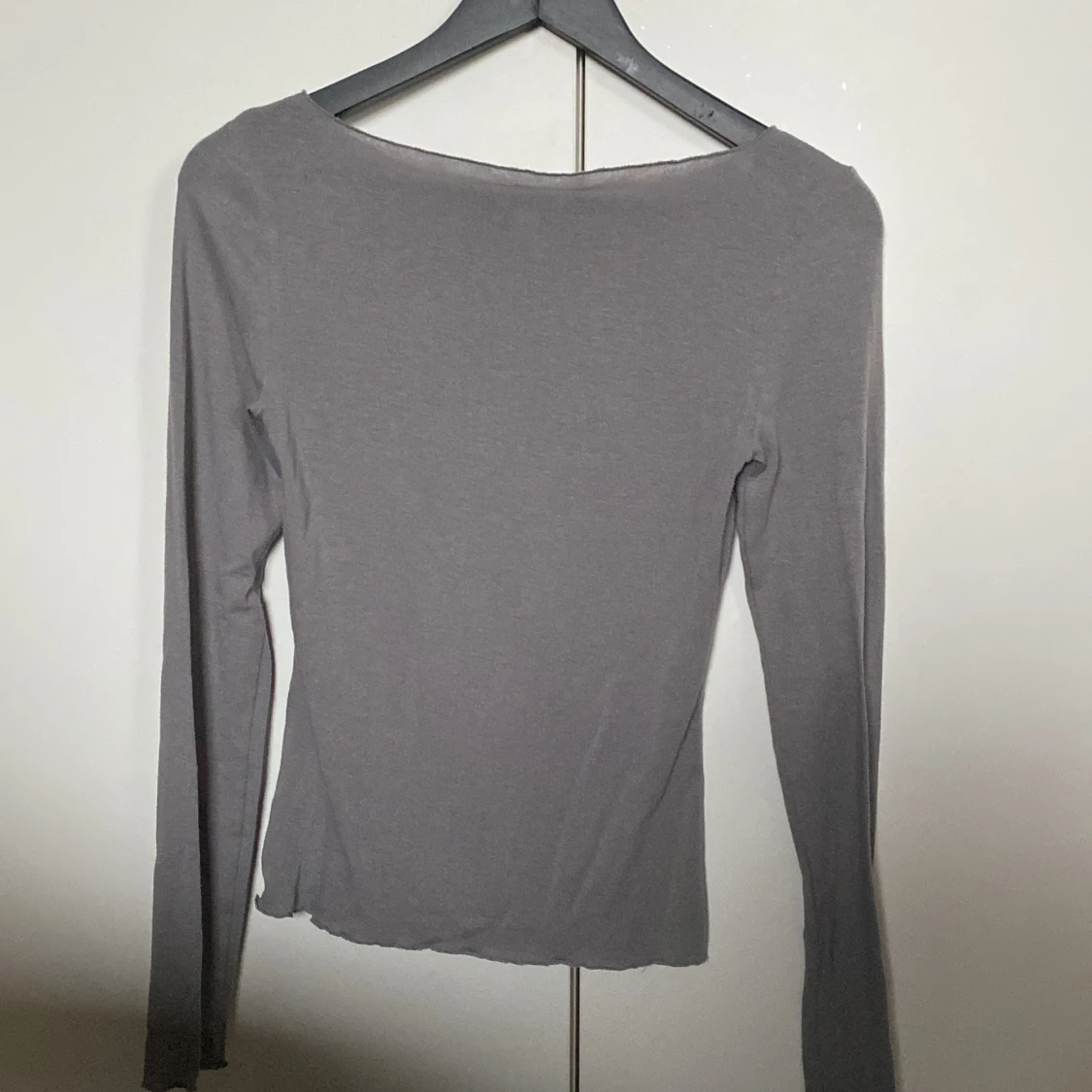 Grå långärmad topp med båtringning - 1