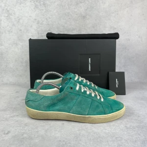 SAINT LAURENT SL/06 SNEAKER - – Condition: 8/10  – What is included: Dustbag  – Retail price: 7000 + SEK