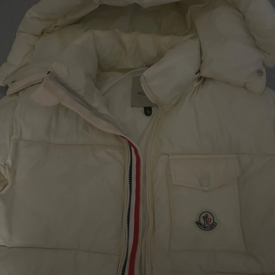 Vit Moncler pufferjacka med huva - 1