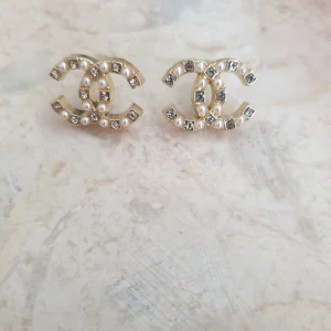  Örhängen  - Nya rostfria örhängen guldfärg