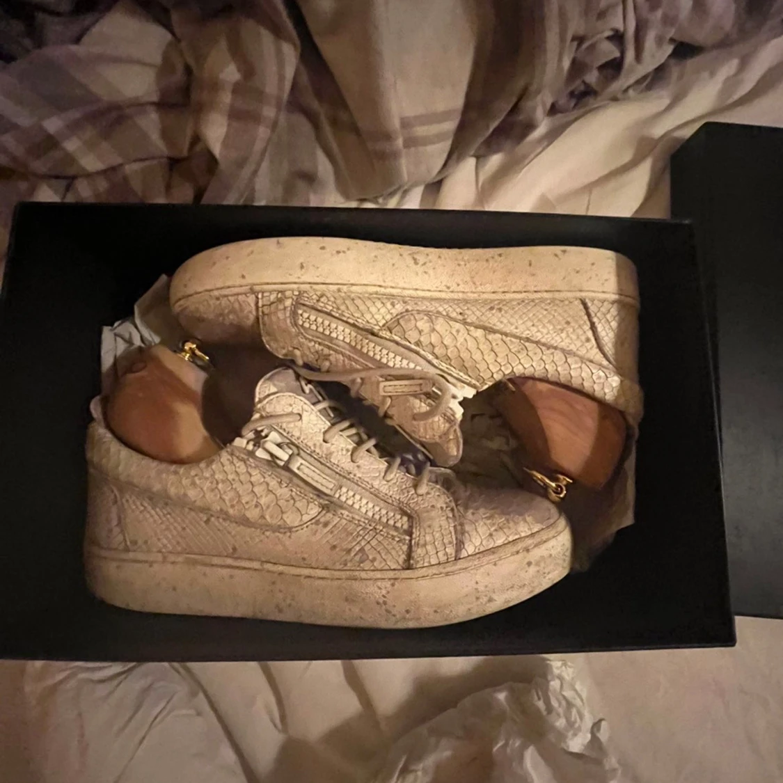 Giuseppe Zanotti beige sneakers i skinn - 1