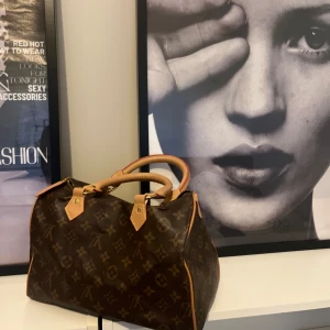 Väska🤎 - Väska från Humana, använd enstaka gånger, hyfsat bra skick🤎 OBS! Väskan är inte äkta.