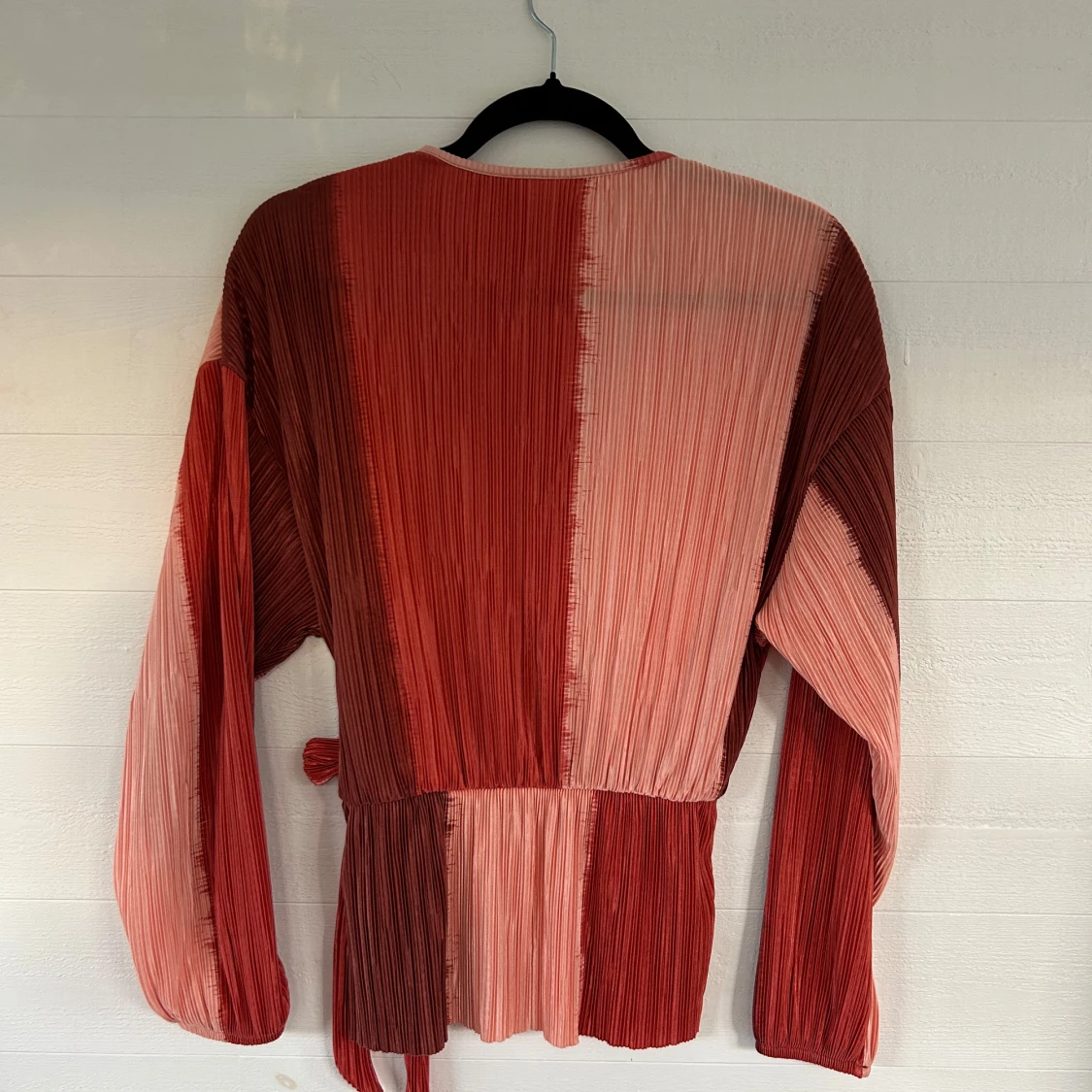 Randig omlottopp i rött och rosa - 1