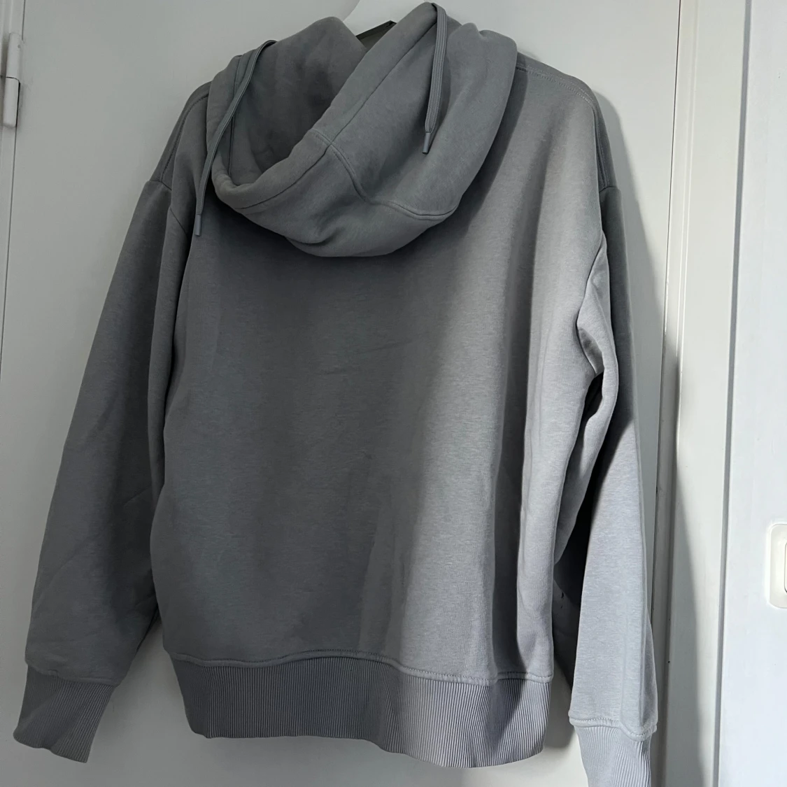 Grå hoodie tjockt tyg - 1