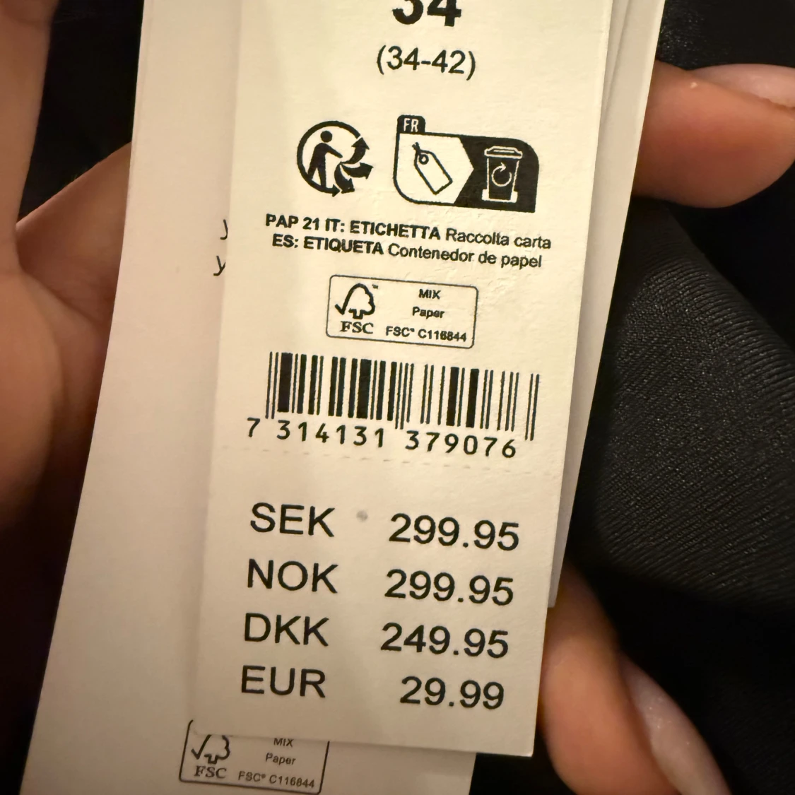 Svart halterneck top strl 34 - 2