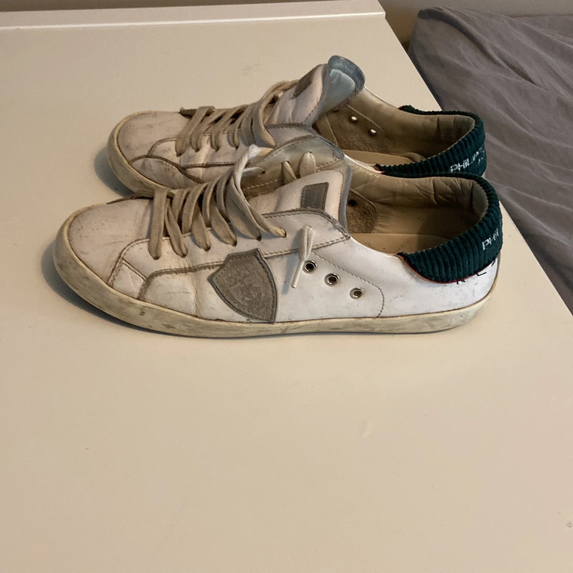 Philippe Model vita sneakers i skinn - 1