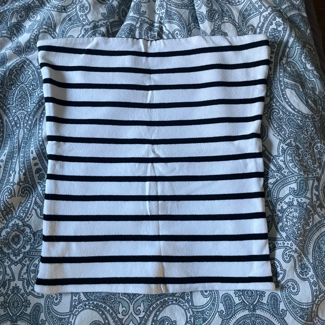 Randig vit och svart tubtopp