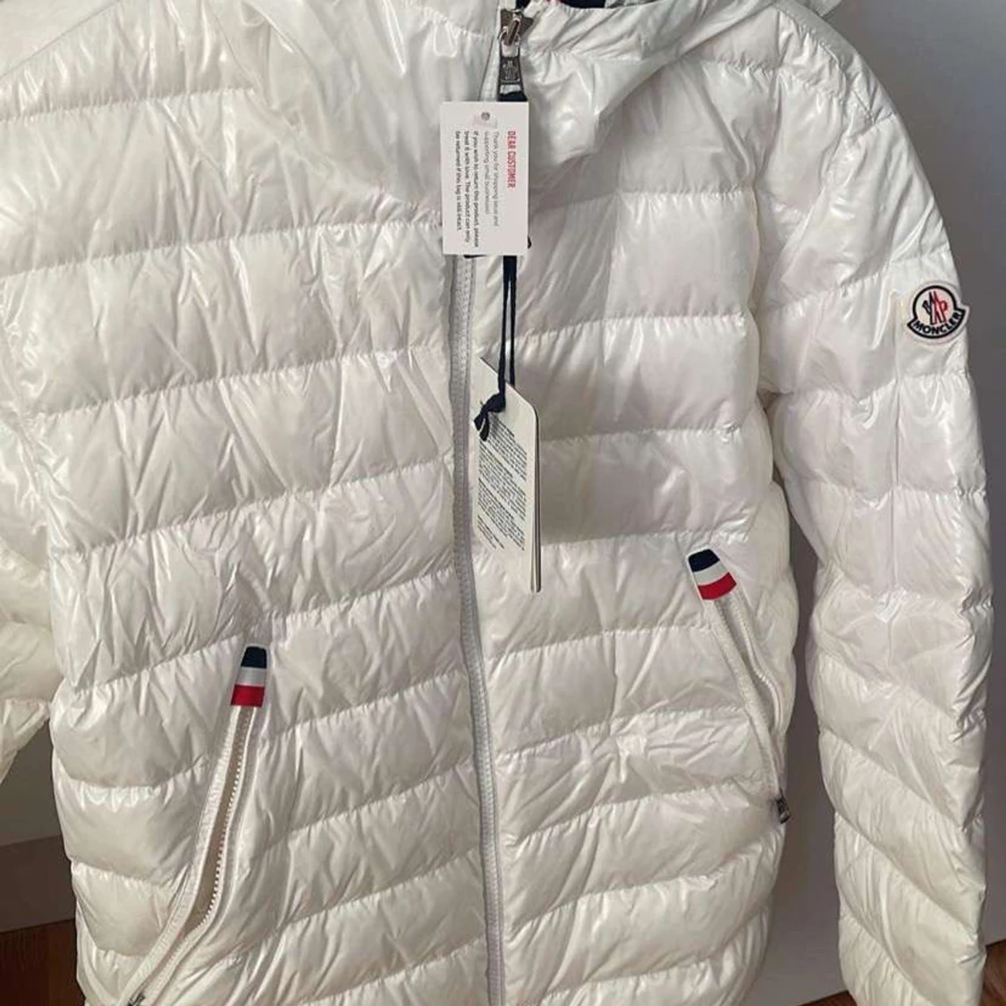 Vit Moncler pufferjacka med huva