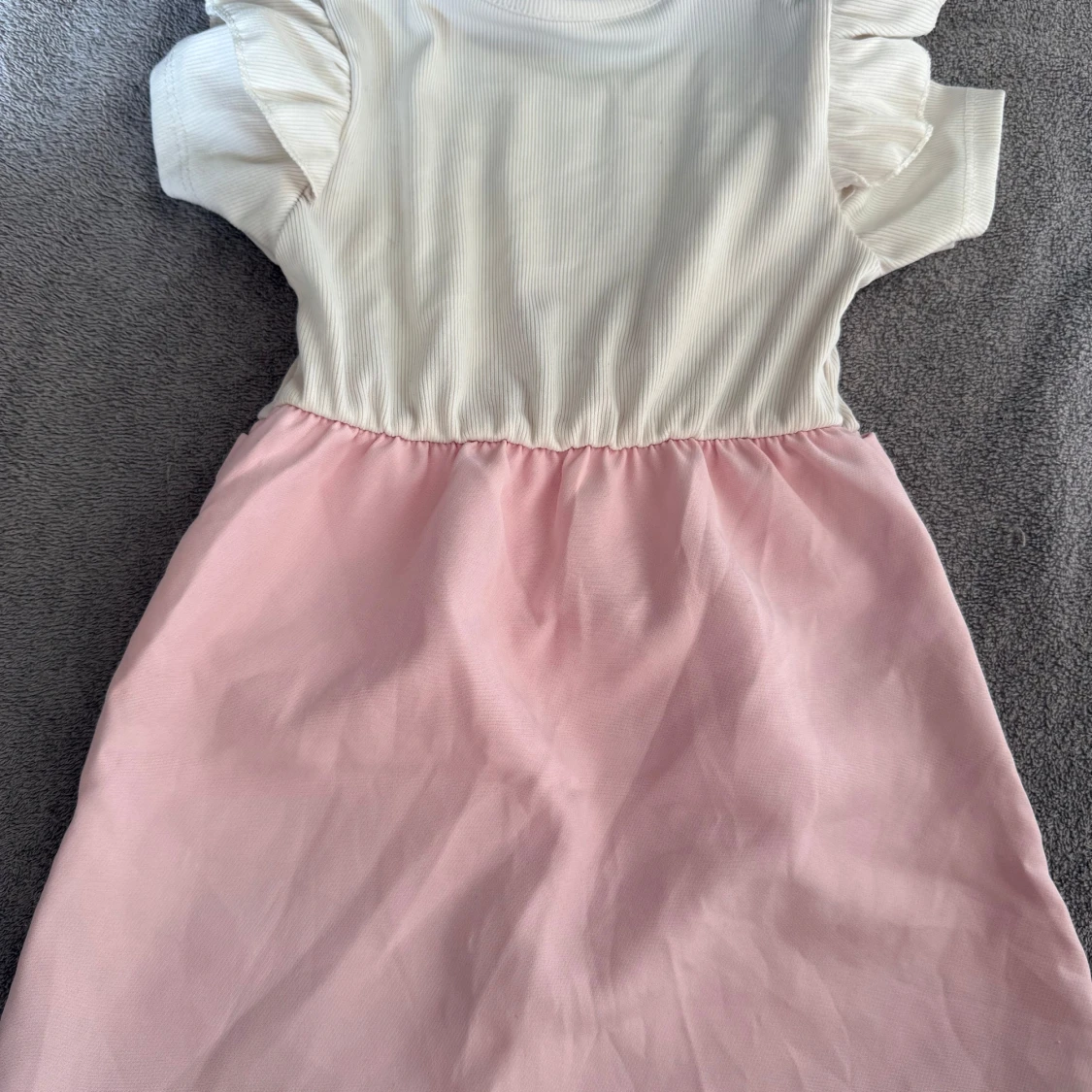 Söt kortklänning med bälte och fickor - 2