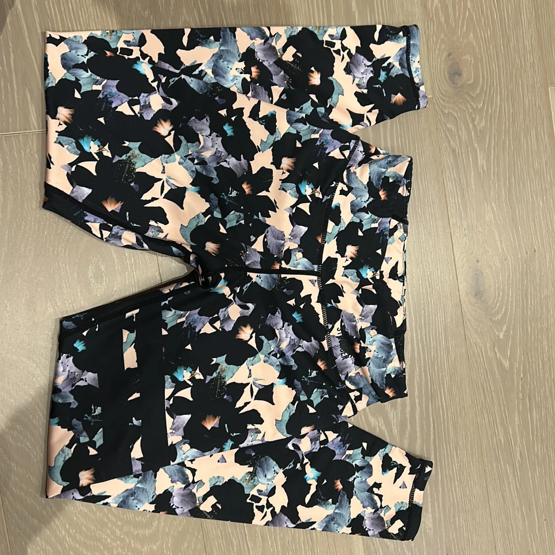 Mönstrade leggings från Stronger 