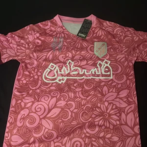 Palestine Fotbollströja - Rosa FC Palestine fotbollströja i storlek M, helt ny och oanvänd 🙂