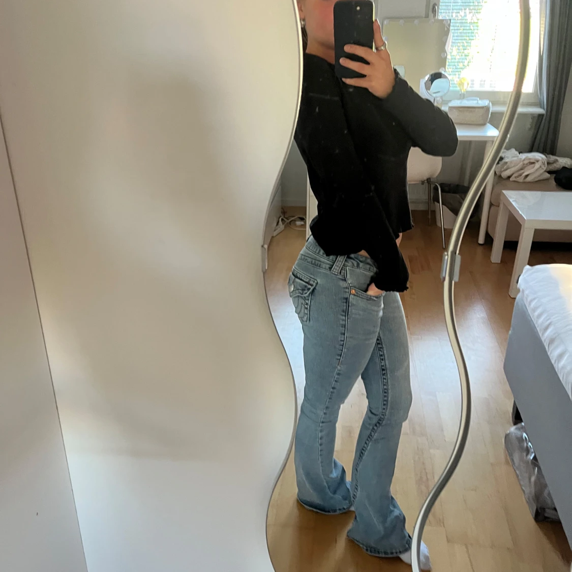 Ljusblå bootcut jeans från True Religion - 7