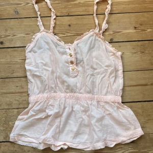 Rosa topp - Sött linne från classified.