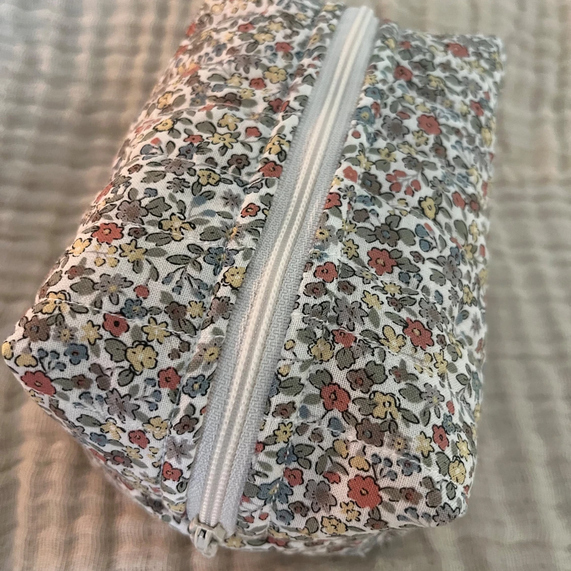 Blommig necessär - 3