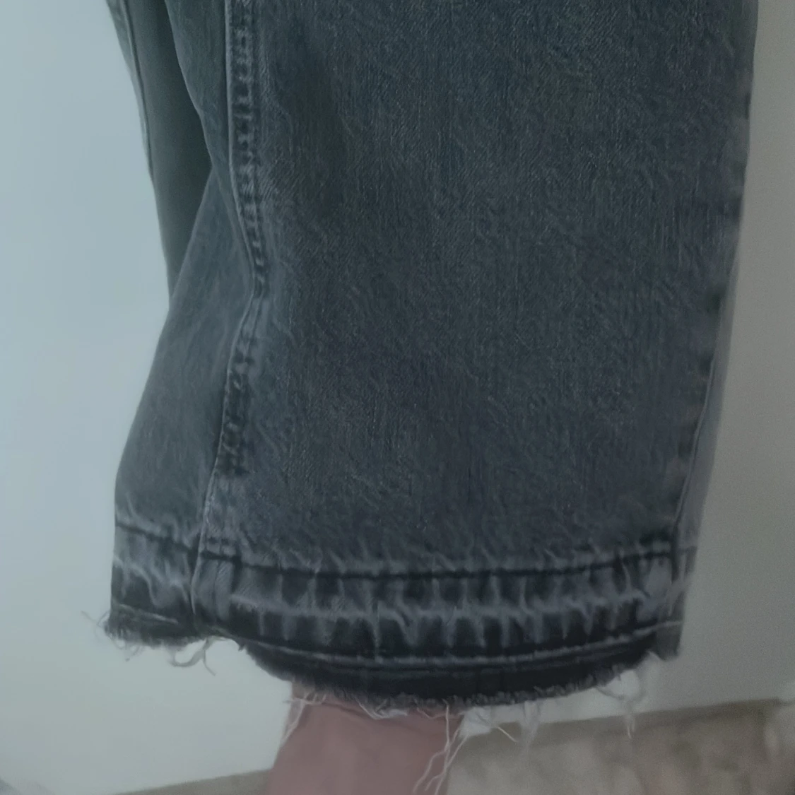 Gråa Flared Jeans - 1