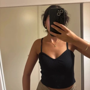 Svart linne - Svart linne med justerbara band, använd ett par enstaka gånger!