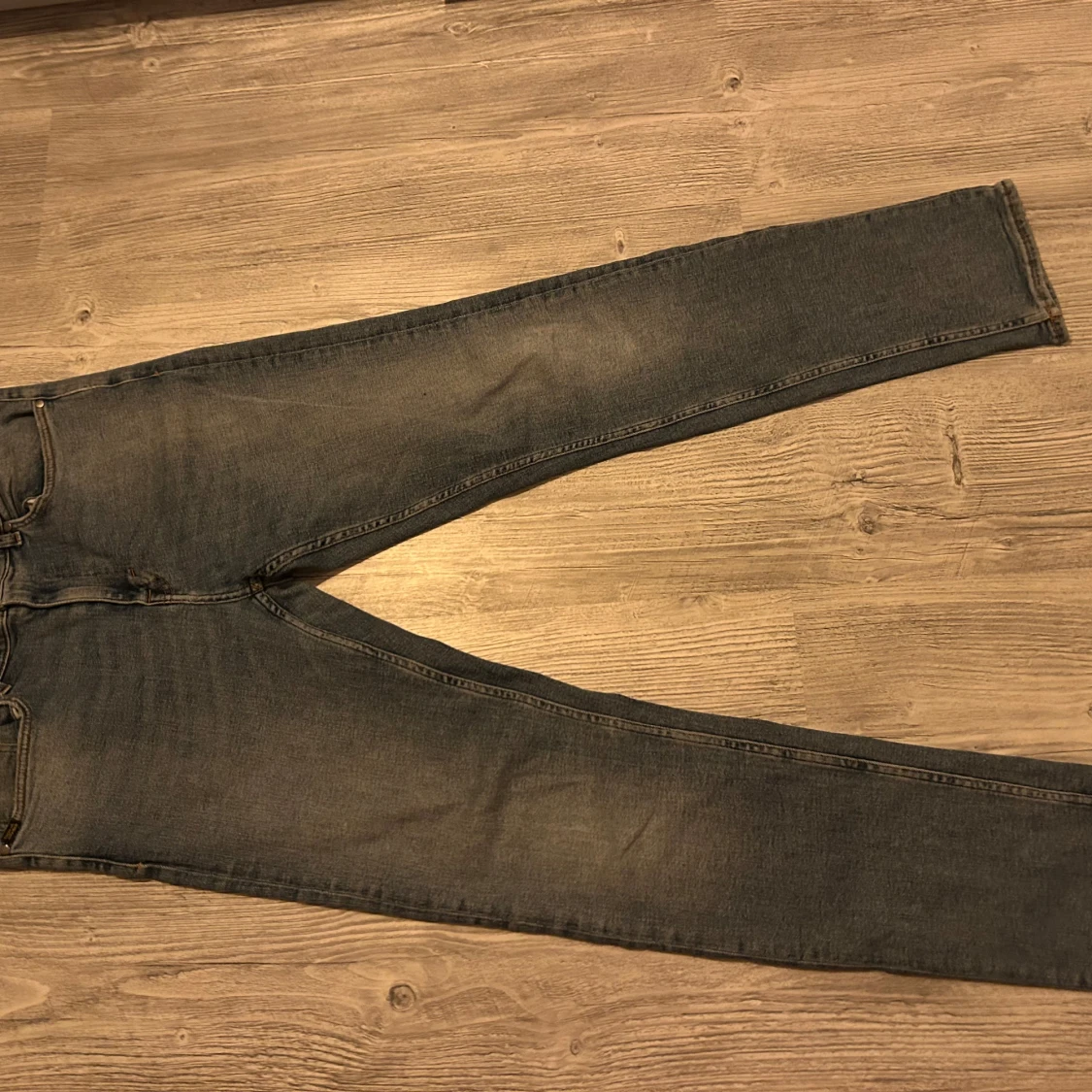 Blå jeans med raka ben - 2