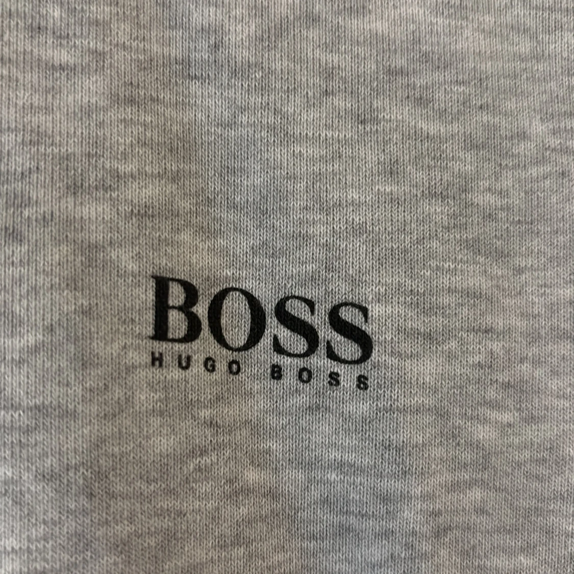 Grå hoodie från Hugo Boss med dragkedja - 2