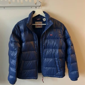 Dunjacka - Blå dunjacka från Levi Strauss & co. 