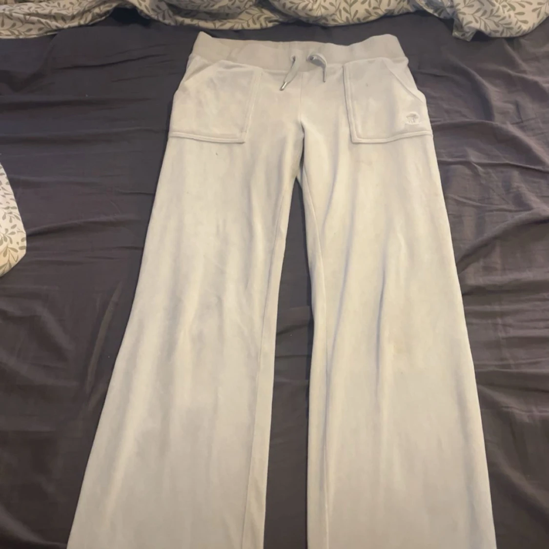 Ljusblå kofta och byxor från Juicy Couture - 3