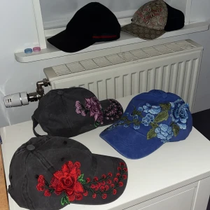 hidden brand kepsar - Dessa kepsar är super uniqa och inte många eller nån son har de än. Du kommer sticka ut med något så vackert. Oanvända