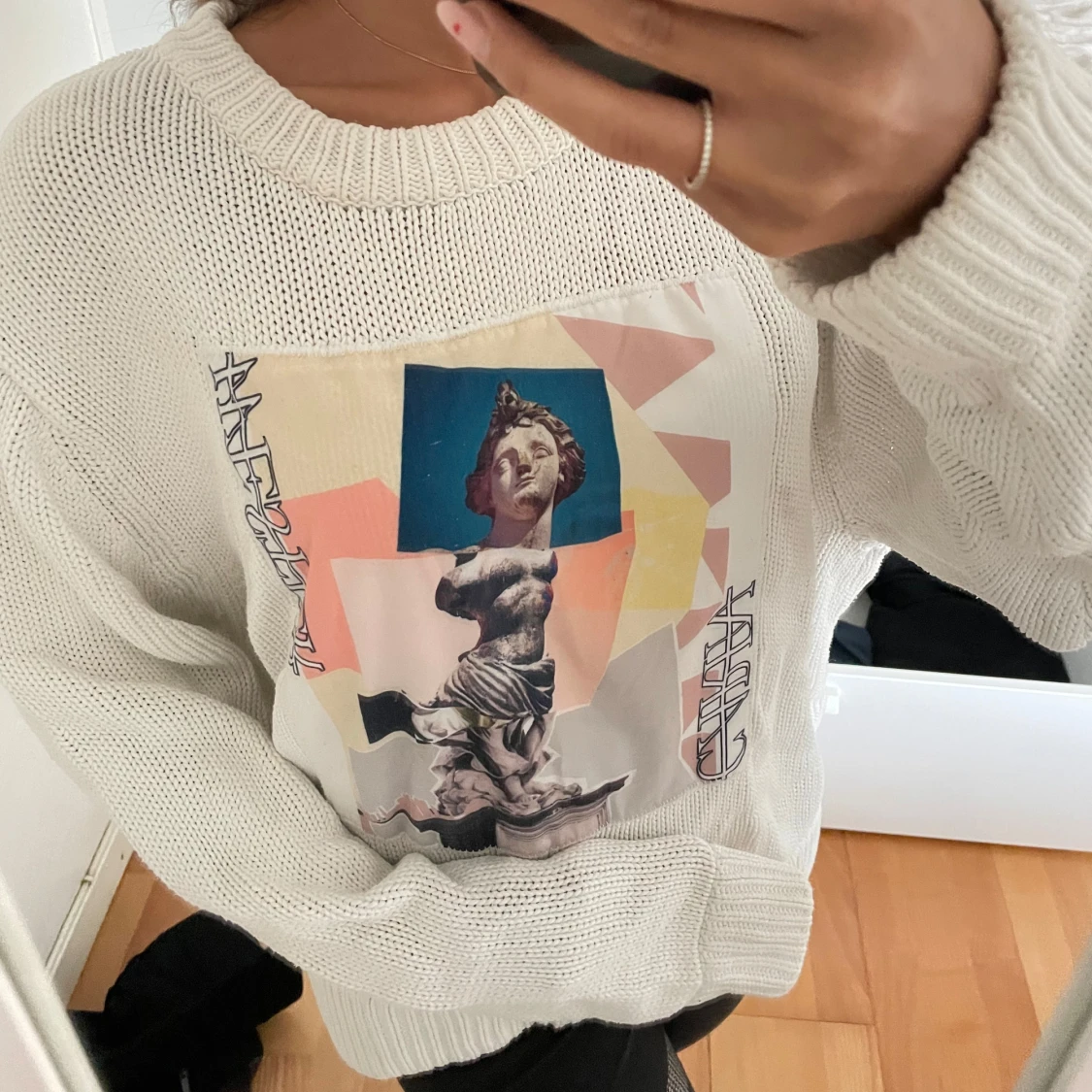 Stickad tröja med tryck - 1