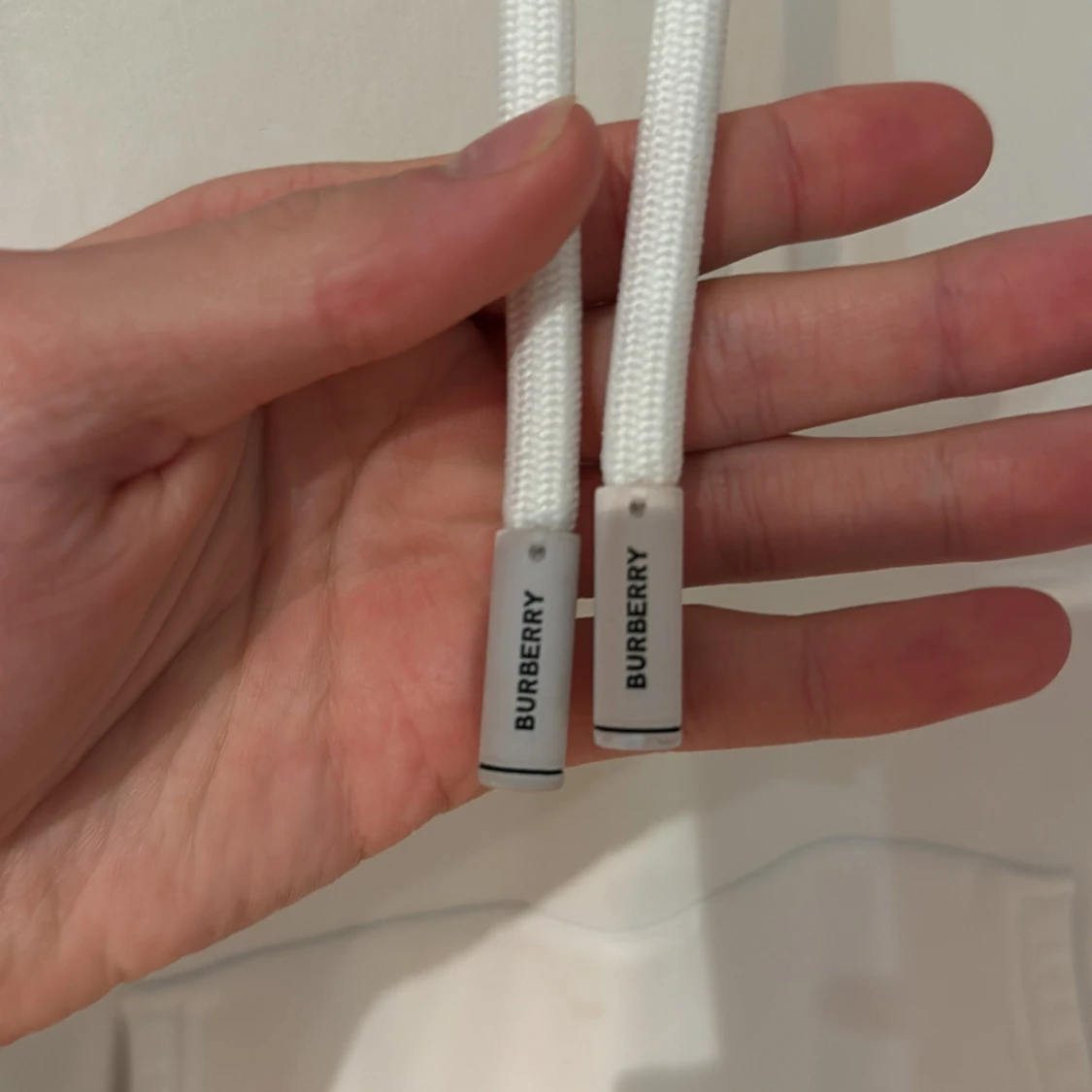 Vit Burberry hoodie med rutiga detaljer - 3