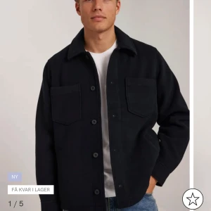  Samsøe Samsøe Pally jacka - Säljer denna fina Höst/vinterjacka från Samsoe Samsoe. Modellen heter Pally. Jackan är i jätte fint skick, använd väldigt varsamt under vintern 2024. Köptes ny för 2999kr Säljer denna för 1700kr