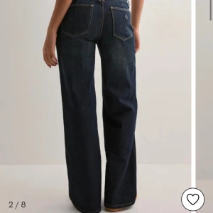Abrand low wide jeans  - Helt nya jeans från abrand, så fina !! Så snygg färg nu till hösten. W25, passar mig som brukar ha st 36 i jeans. Passar någon som är runt 170💕aldrig använda nypris 1100kr. 