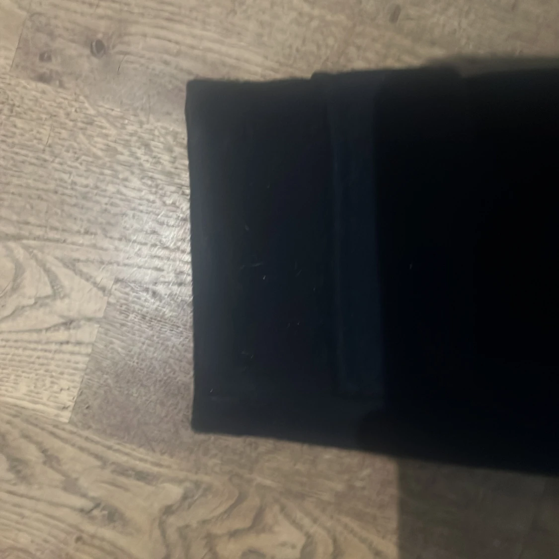 Marinblå kappa med pälskantad huva - 3