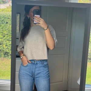 Blå bootcut jeans med hög midja - Snygga blåa jeans i storlek 38/M, helt oanvända💓