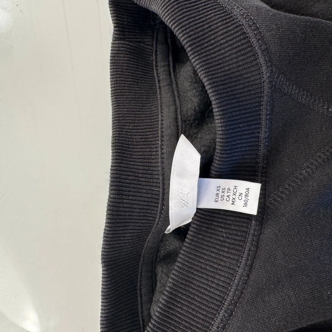 Svart sweatshirt med Paris-tryck - 2