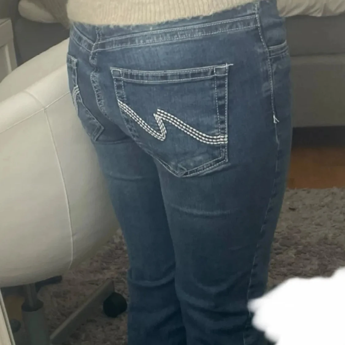 Blå bootcut jeans från Nelly - 1