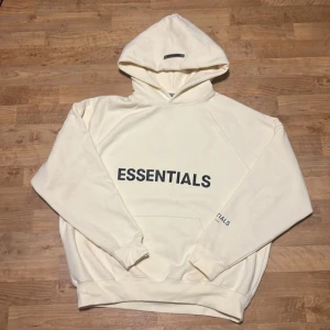 Essentials fesr of god hoodie - Helt oanvänd och säljer pga att den inte passar